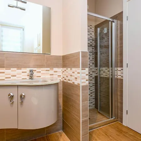 Faelmo Luxury Apartman *